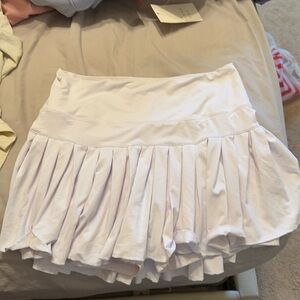 White gold hinge (like) skirt